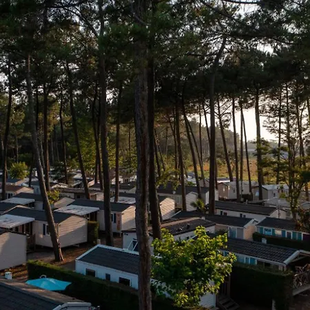 Camping Mobil 2 Chambres, 6 Pers. A - Api-1-52-1640 Messanges (Landes)