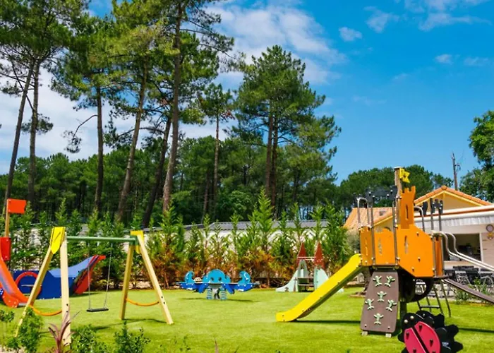 Camping Mobil 2 Chambres, 6 Pers. A - Api-1-52-1640 Messanges (Landes)